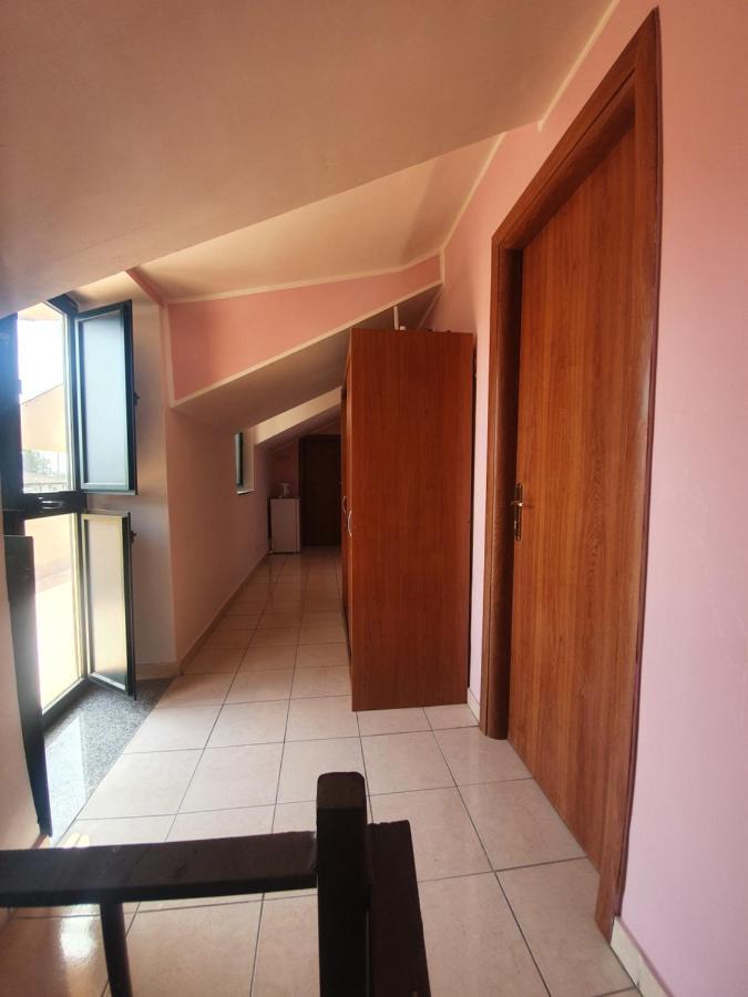 Royal Palace Gate Hotel San Nicola La Strada Exterior photo